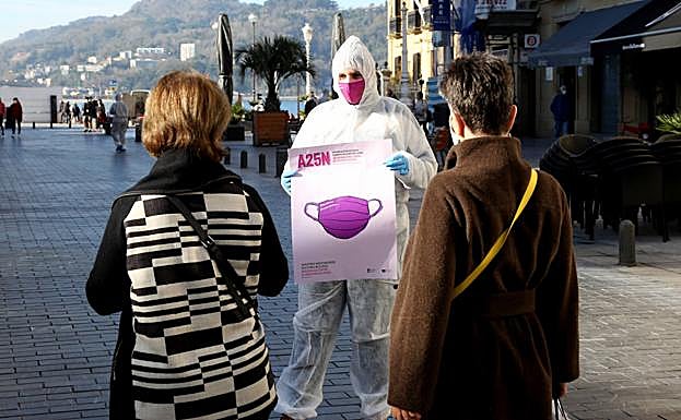 Imagen principal - «La violencia machista, como los virus, aprovecha todos los medios para extender su pandemia»