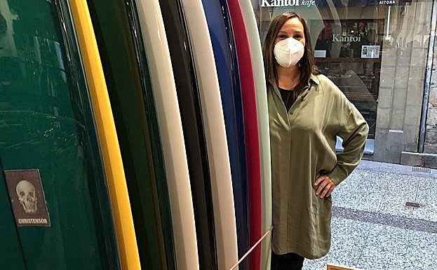 Laura Azpiroz, en su tienda de Pukas.