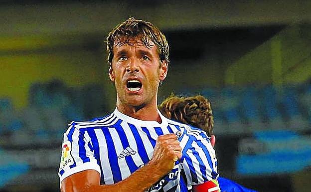 Xabi Prieto, escudo y penúltimo 10 de la Real. 