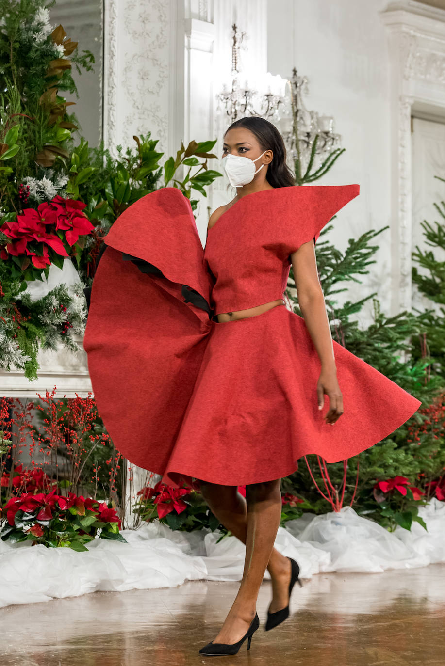 El Palacio Miramar de Donostia acogió ayer a quinta edición del desfile de moda sostenible firmado por 14 diseñadores de GK Green Fashion