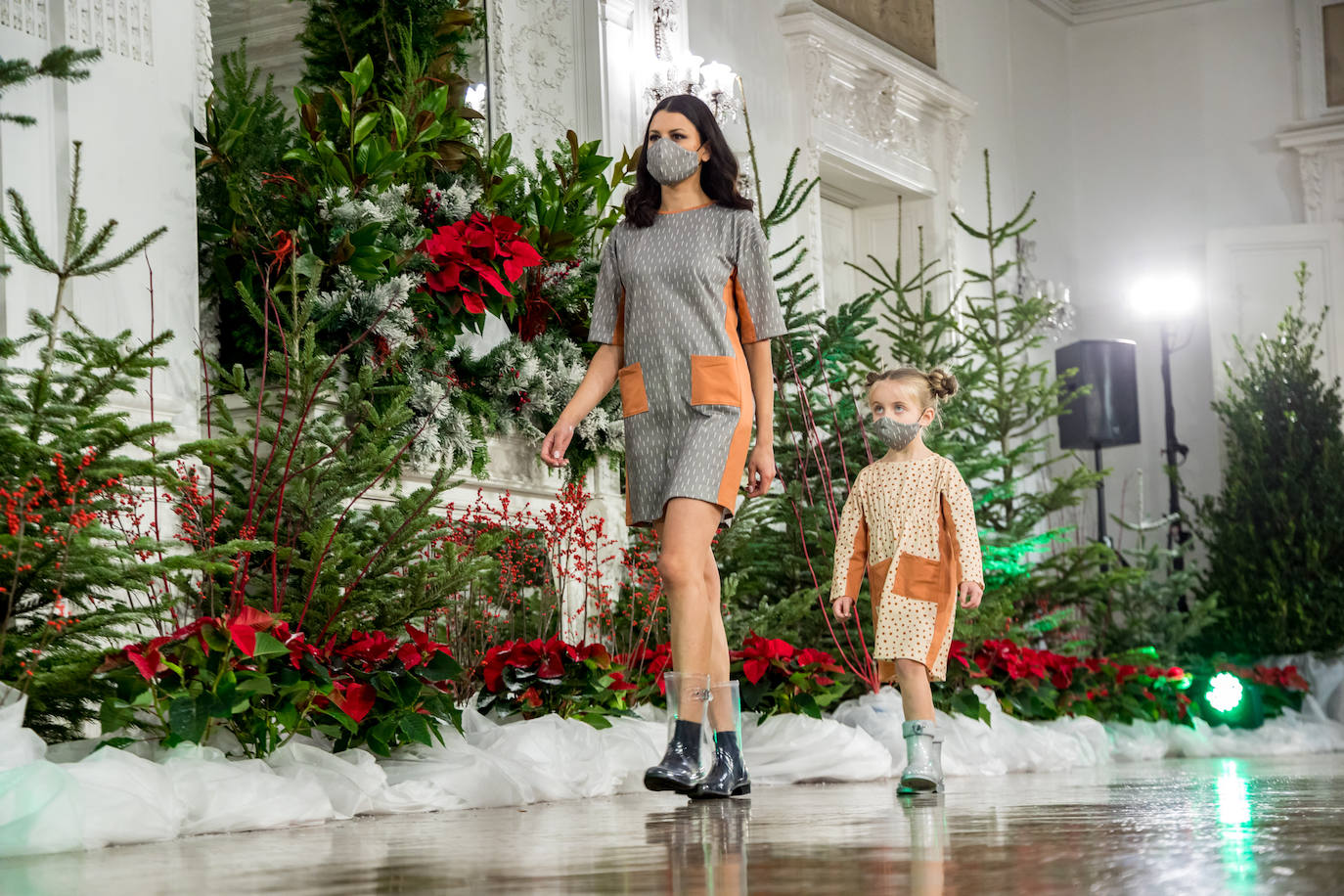 Akukuna presentó un formato de colección innovador basado en el 'do it yourself y Ekomodo, por su parte, unas creaciones basadas en la optimización en la gestión de los residuos. Maider Alzaga y su búsqueda de la comodidad, la marca sostenible Luhei, y las líneas puras de Ane San José demostraron que se puede rebosar estilo a la vez que cuidar del planeta