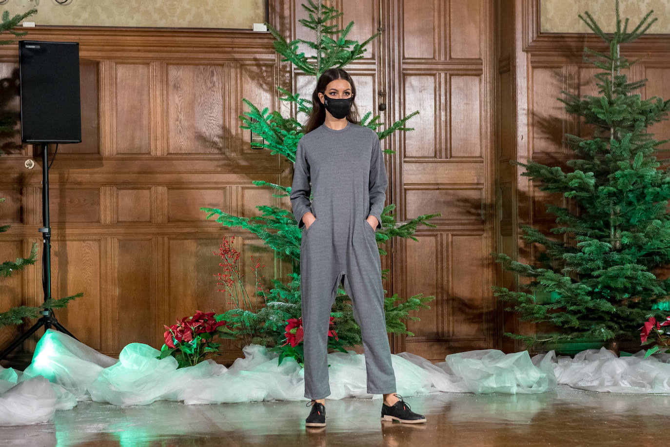 Akukuna presentó un formato de colección innovador basado en el 'do it yourself y Ekomodo, por su parte, unas creaciones basadas en la optimización en la gestión de los residuos. Maider Alzaga y su búsqueda de la comodidad, la marca sostenible Luhei, y las líneas puras de Ane San José demostraron que se puede rebosar estilo a la vez que cuidar del planeta