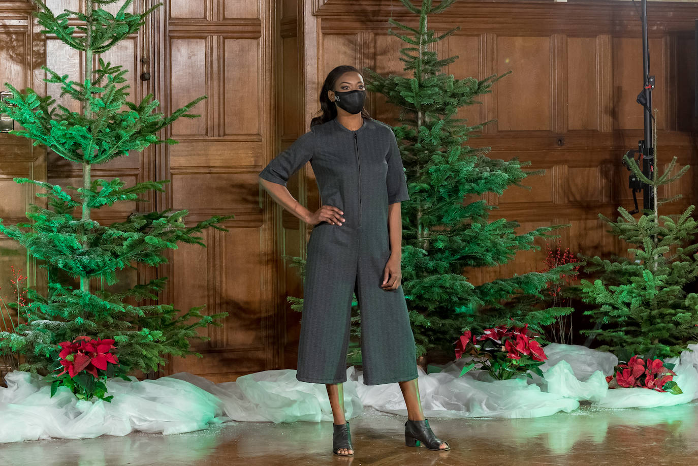 Akukuna presentó un formato de colección innovador basado en el 'do it yourself y Ekomodo, por su parte, unas creaciones basadas en la optimización en la gestión de los residuos. Maider Alzaga y su búsqueda de la comodidad, la marca sostenible Luhei, y las líneas puras de Ane San José demostraron que se puede rebosar estilo a la vez que cuidar del planeta