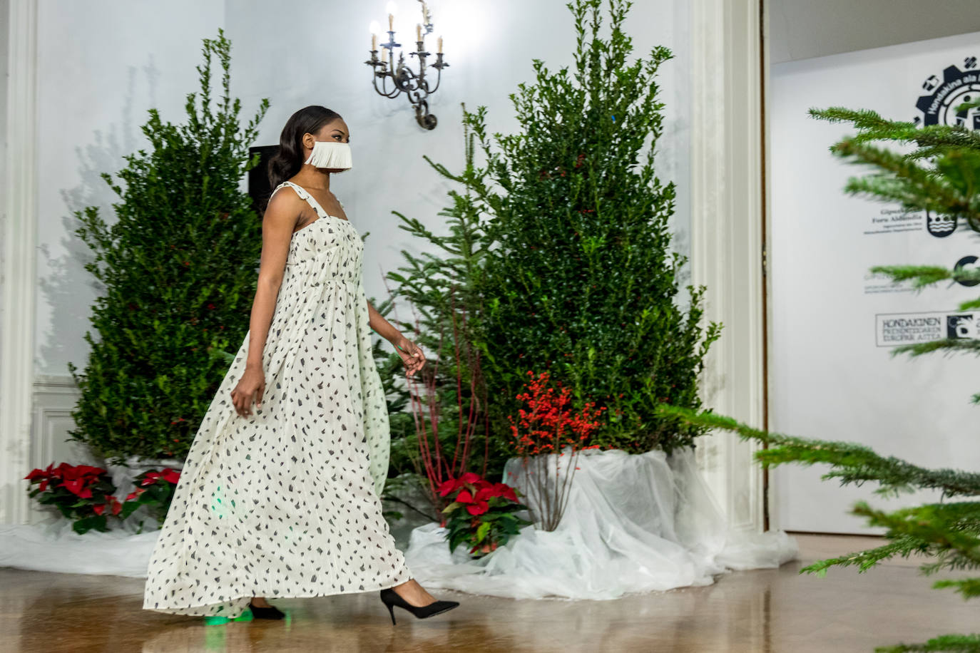 Akukuna presentó un formato de colección innovador basado en el 'do it yourself y Ekomodo, por su parte, unas creaciones basadas en la optimización en la gestión de los residuos. Maider Alzaga y su búsqueda de la comodidad, la marca sostenible Luhei, y las líneas puras de Ane San José demostraron que se puede rebosar estilo a la vez que cuidar del planeta