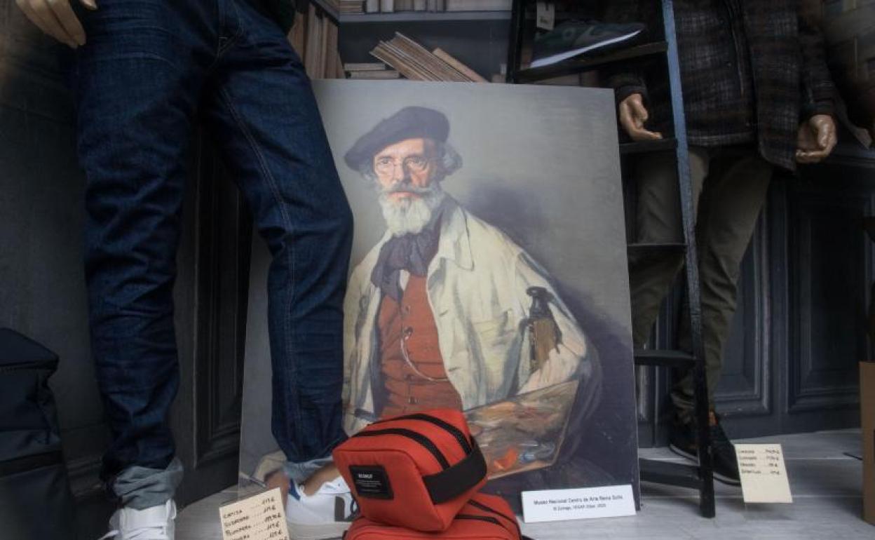 Las tiendas de ropa cuentan con reproducciones de Zuloaga. 