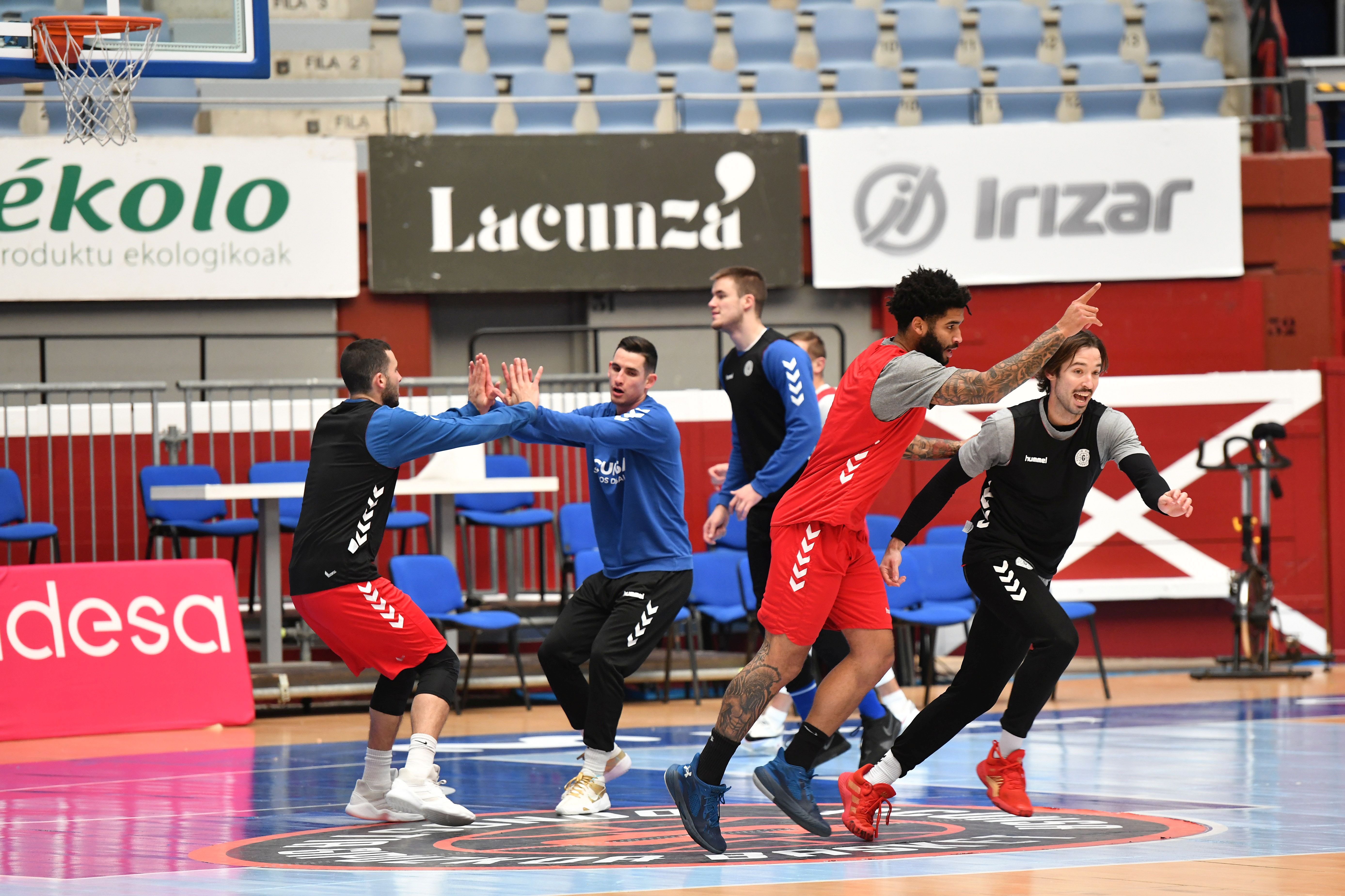 Los jugadores del GBC entrenan en Illunbe.