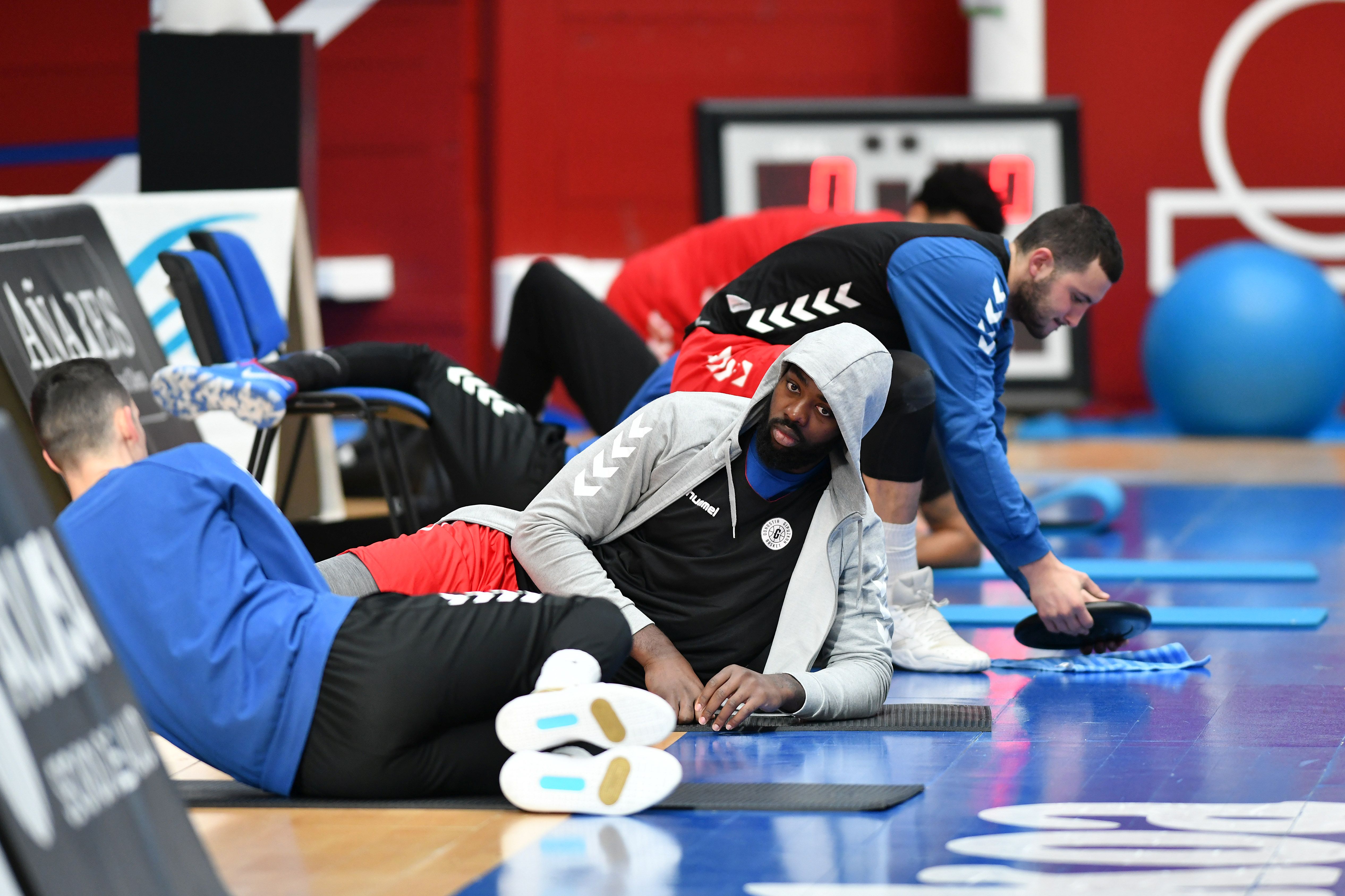 Los jugadores del GBC entrenan en Illunbe.