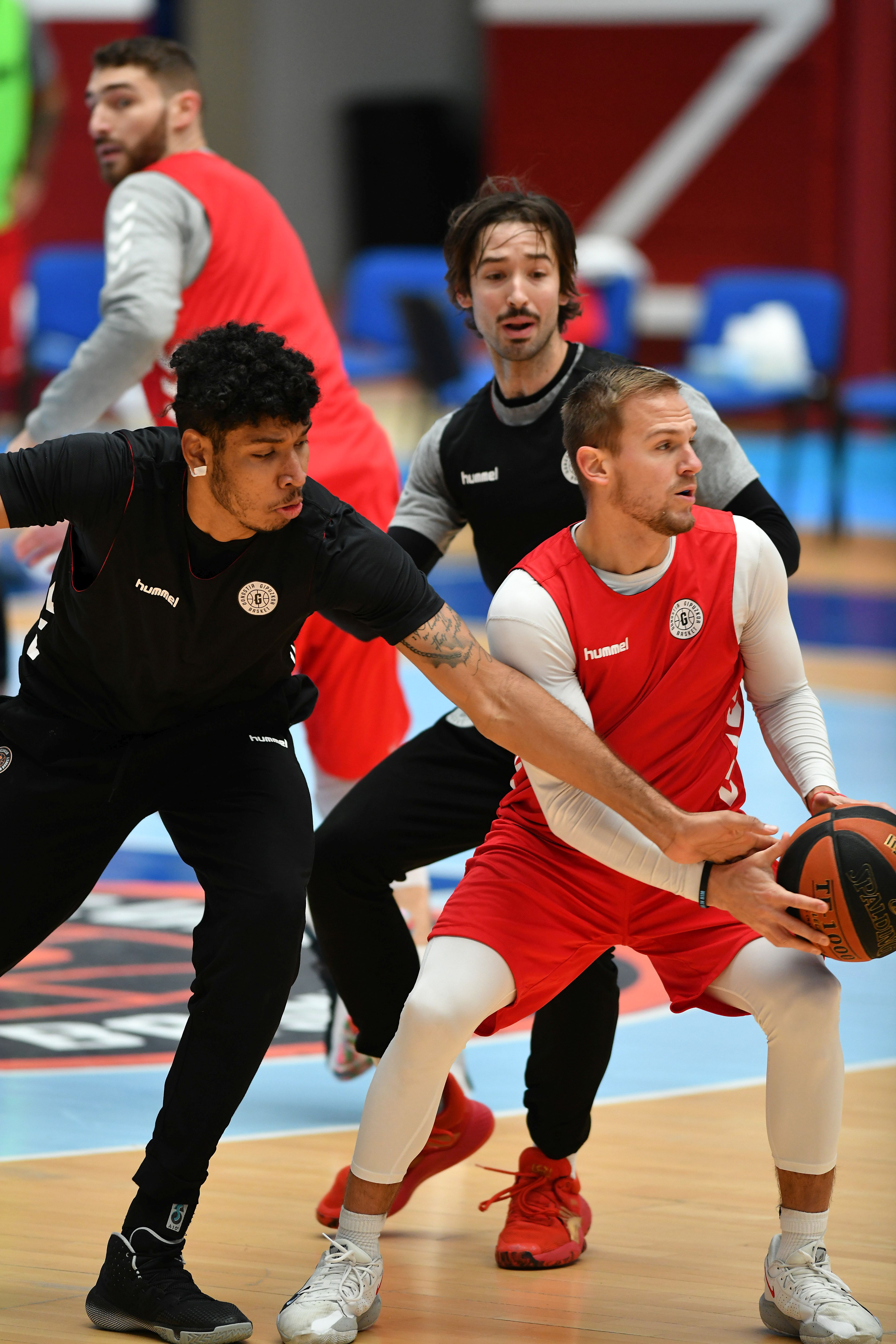 Los jugadores del GBC entrenan en Illunbe.