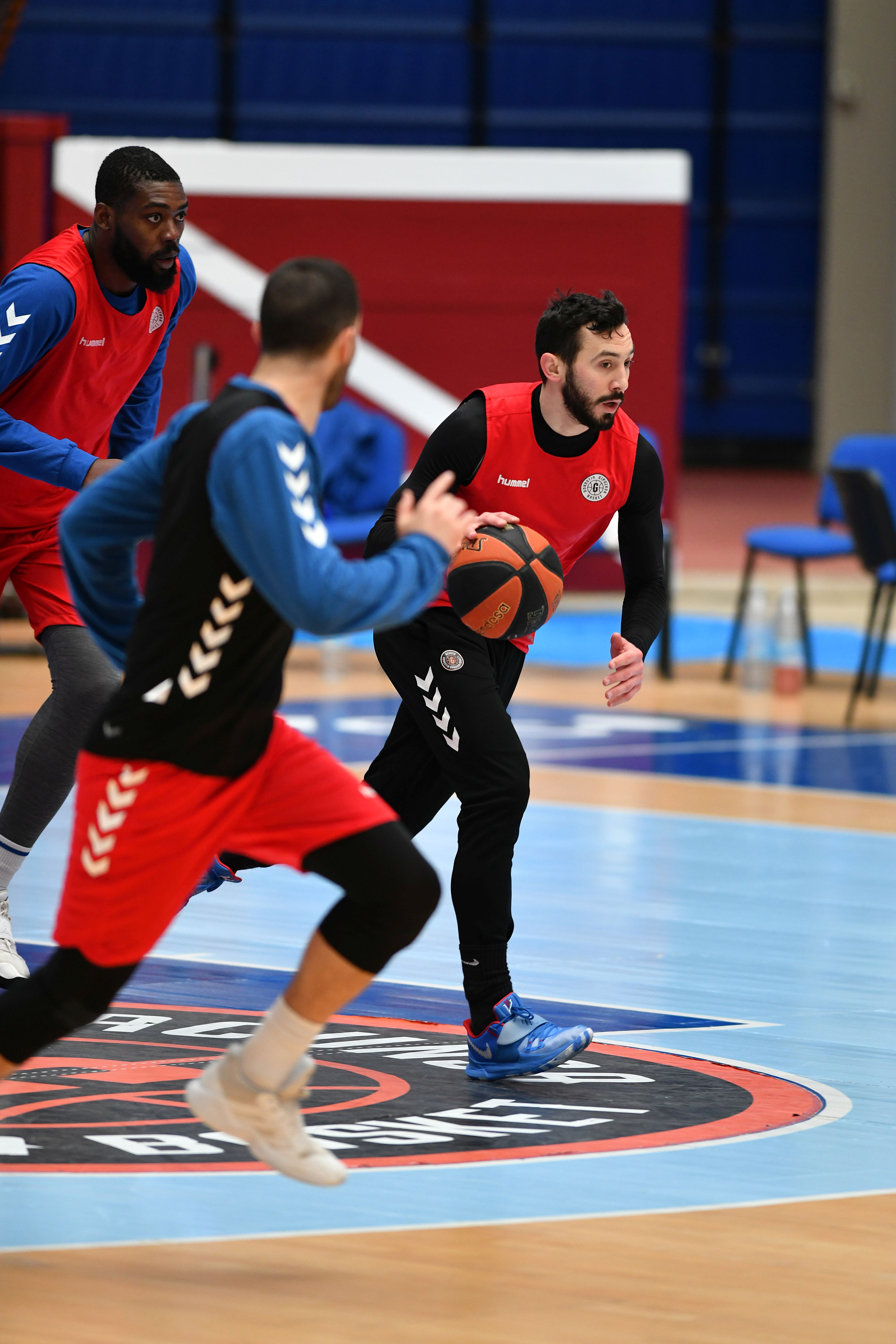 Los jugadores del GBC entrenan en Illunbe.