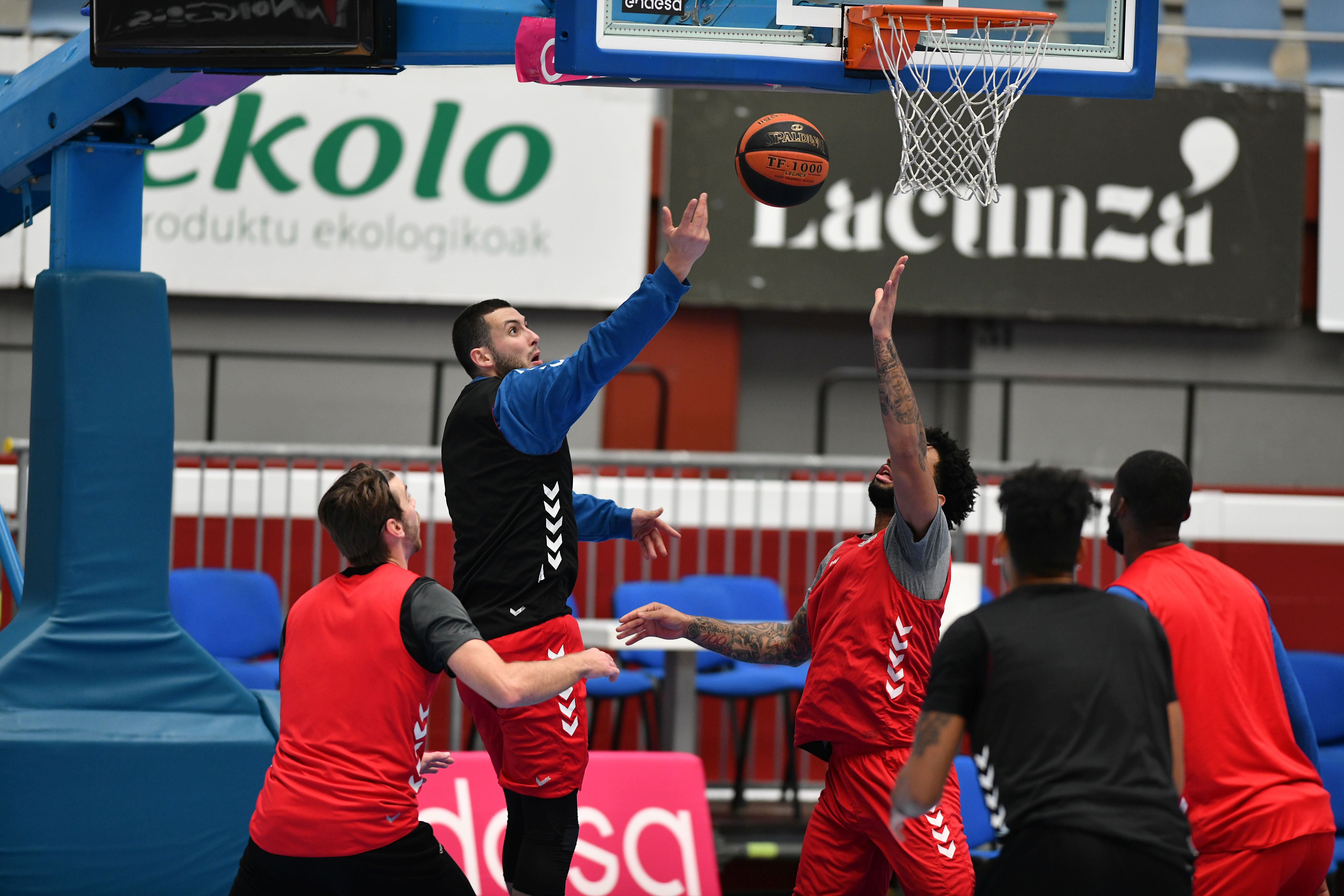 Los jugadores del GBC entrenan en Illunbe.