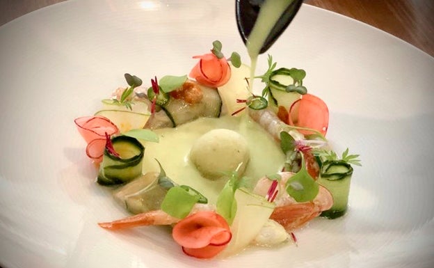 Receta de aguachile con ostras, berberechos y erizo