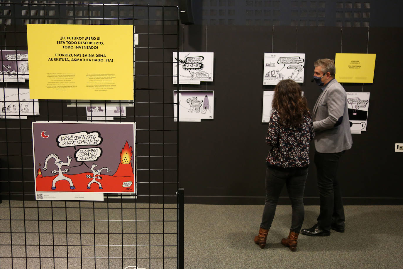 El museo de la ciencia Eureka! de San Sebastián acoge desde este miércoles una exposición de viñetas de Forges relacionadas con las actividades científicas y la tecnología. Se trata de una iniciativa promovida por el Consejo Superior de Investigaciones Científicas (CSIC) con el doble propósito de rendir un homenaje al popular humorista, que falleció en febrero de 2018, y propiciar al mismo tiempo un acercamiento del espectador a la ciencia a través del humor.