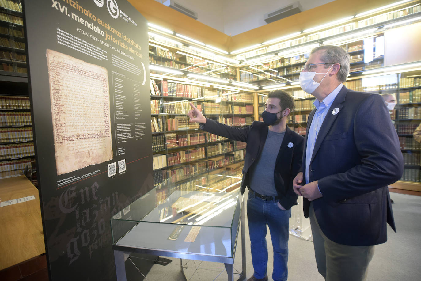 La Diputación Foral de Gipuzkoa ha celebrado el Día Internacional del Euskara con dos elementos extraordinarios en estos días: una buena noticia y una composición lírica en euskera, en realidad dos, de principios del siglo XVI. El texto, datado en torno a 1515, es el primer texto en dialecto gipuzcoano arcaico del que hay constancia, así la primera poesía escrita en euskera de ha llegado hasta nuestros días. El documento, hallado de manera fortuita en el Archivo Histórico Provincial y de Protocolos Históricos de Gipuzkoa, en Oñati, el pasado mes de junio, sería también, con dos breves manuscritos hallados en Navarra el siglo XV, el tercer texto en euskera más antiguo de cuantos se conocen.