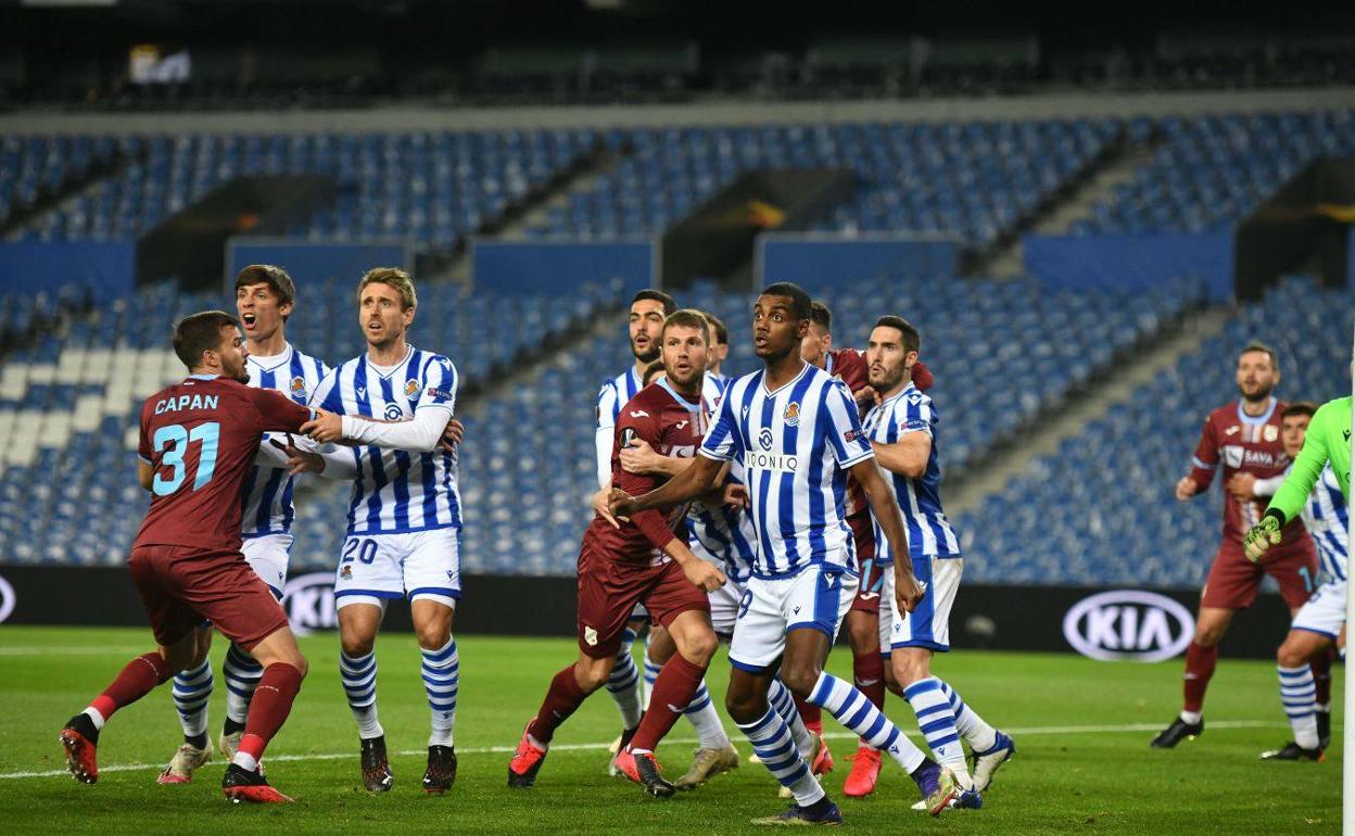 Un empate ante el ya eliminado Rijeka obliga a los de Imanol a ganar al Nápoles