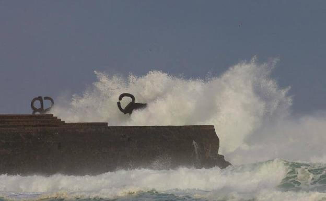 'Dora' trae un puente de frío y olas