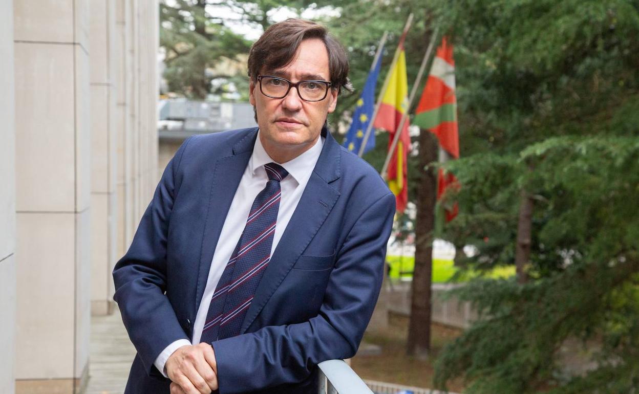 Visita. Salvador Illa, en una terraza de la Subdelegación del Gobierno en Gipuzkoa. 