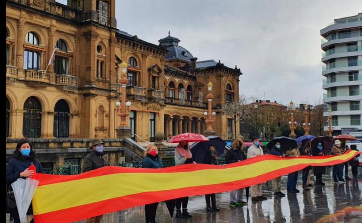 La concentración de Vox en San Sebastián.