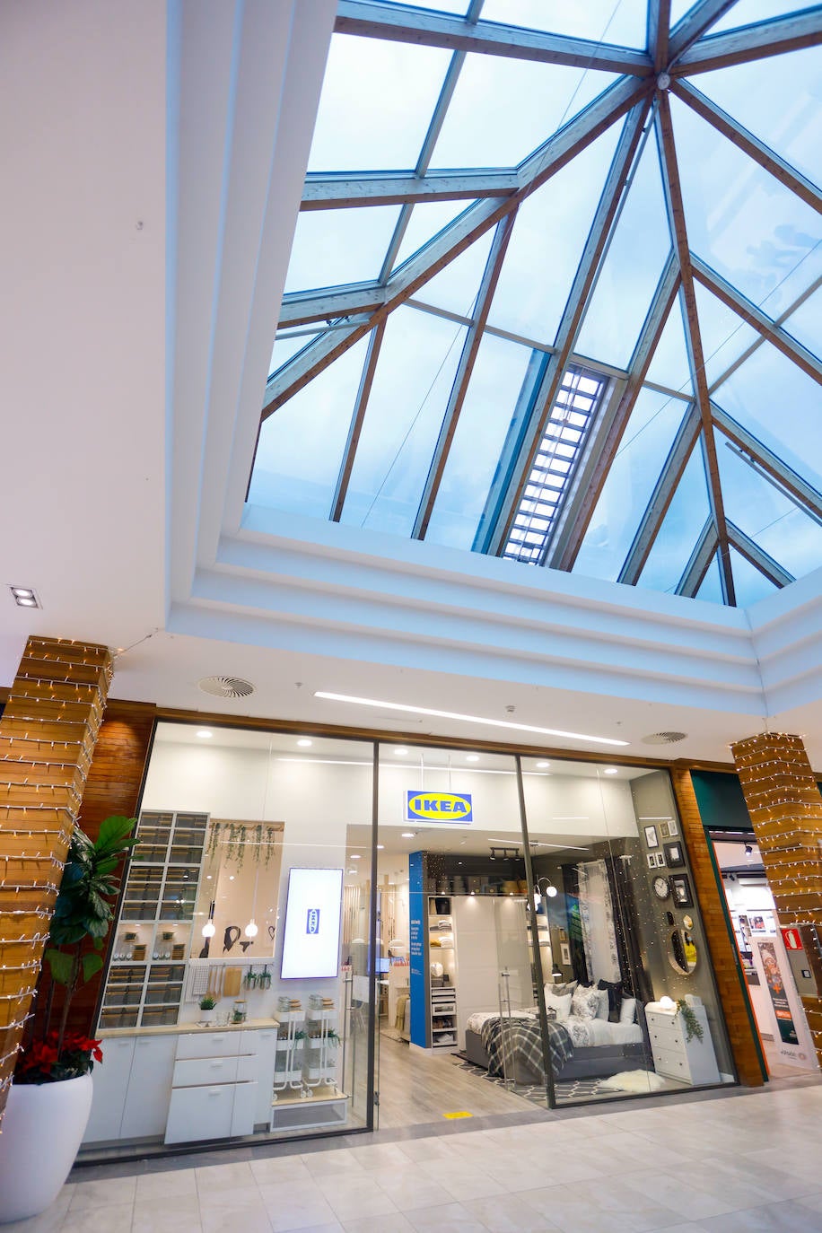 Ikea abre una tienda de 100 metros cuadrados en el Centro Comercial Garbera basada en la atención personalizada, la recepción de compras y envío de solicitudes