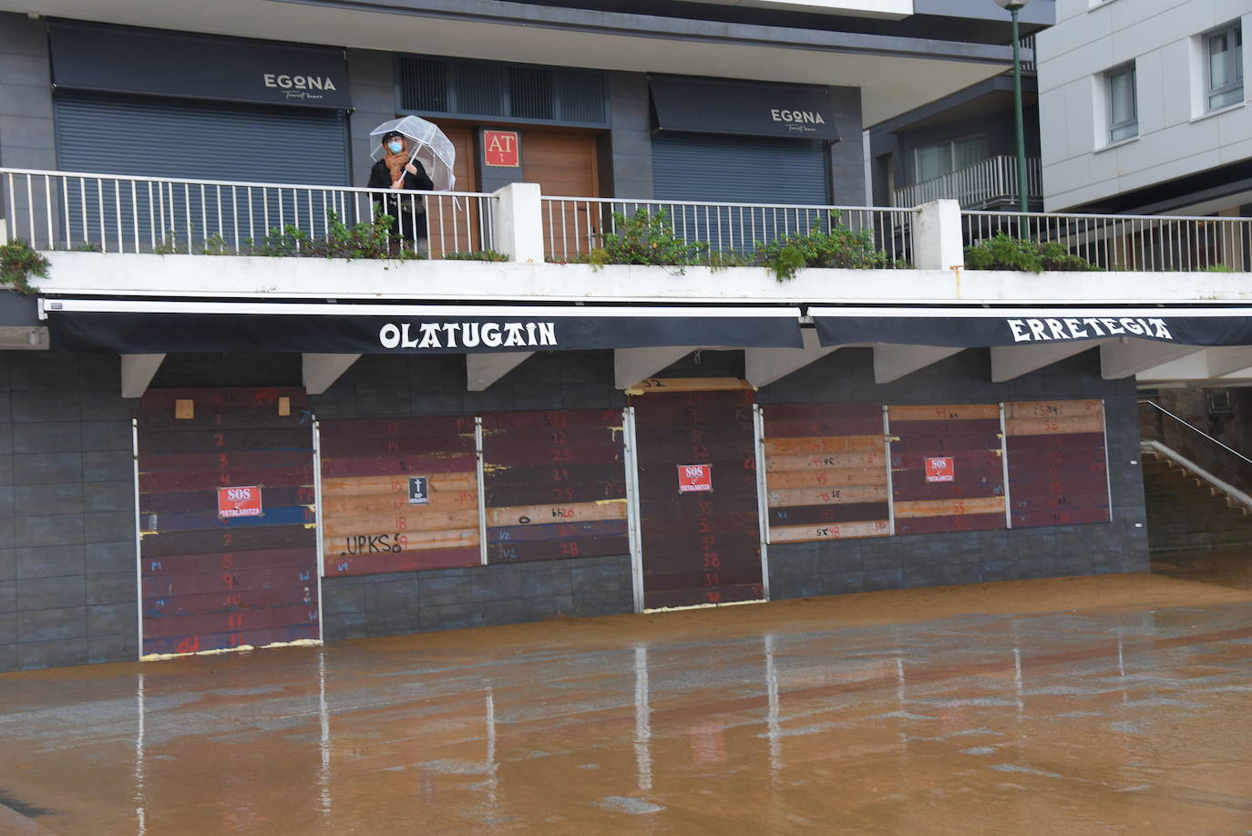 Fotos: El temporal de olas azota Zarautz