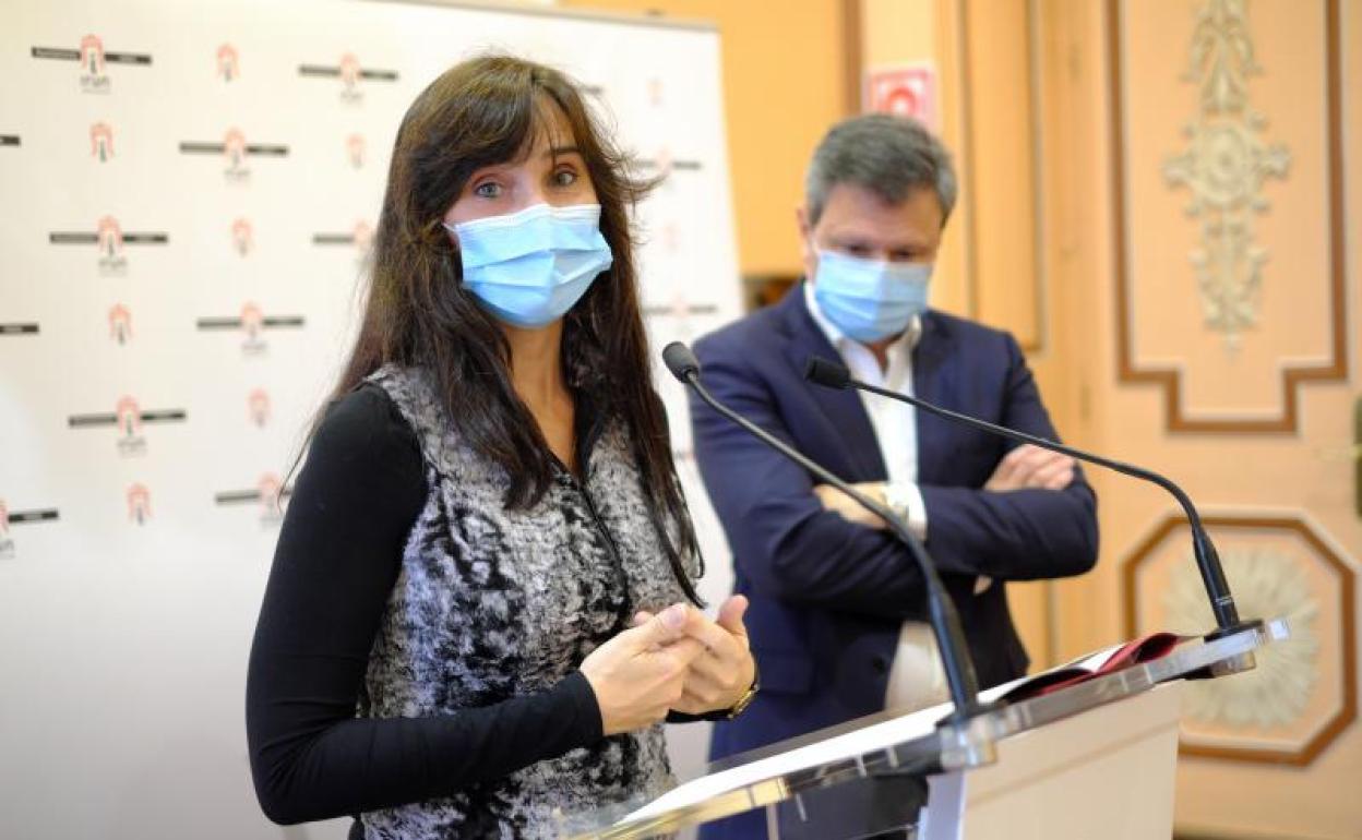 Miren Echeveste y José Antonio Santano en su comparecencia. 