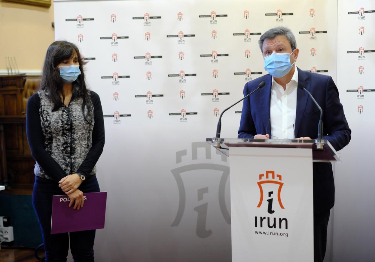 Miren Echeveste y José Antonio Santano presentaron el nuevo Gobierno local y su programa. 