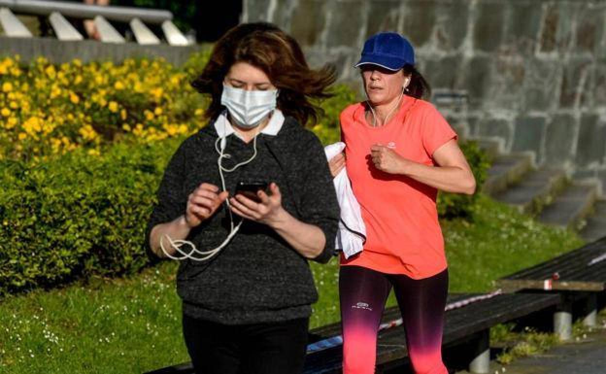 La mascarilla ya no será obligatoria durante la actividad física intensa en Euskadi