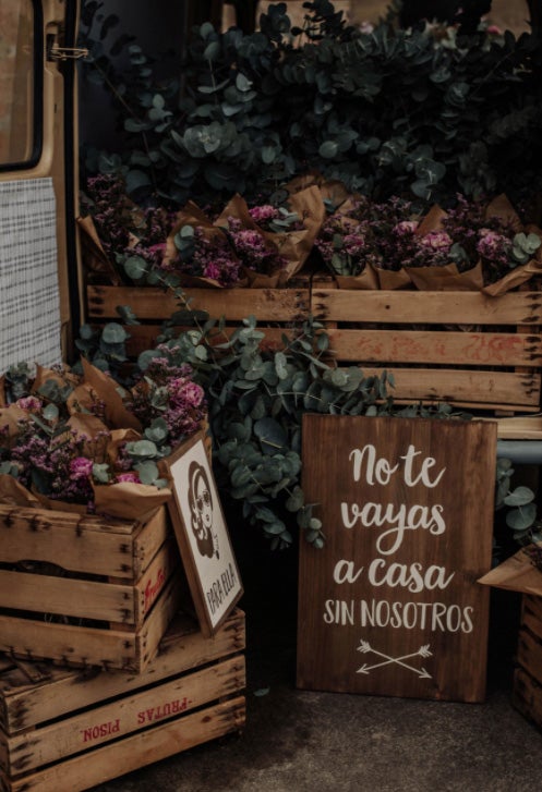 Inés, acostumbrada a ejercer de 'wedding planner' en Marketing For Lemons, se casó con Endika tras 10 años de relación, convirtiéndose en la novia del vestido más especial que hemos visto en los últimos años.