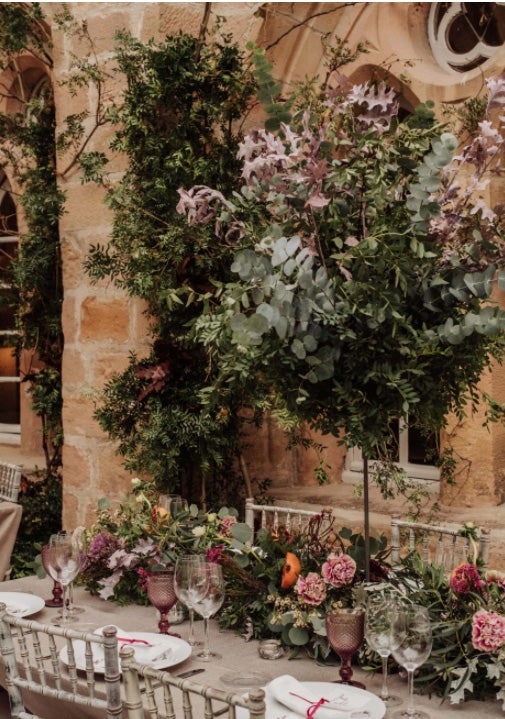 Inés, acostumbrada a ejercer de 'wedding planner' en Marketing For Lemons, se casó con Endika tras 10 años de relación, convirtiéndose en la novia del vestido más especial que hemos visto en los últimos años.