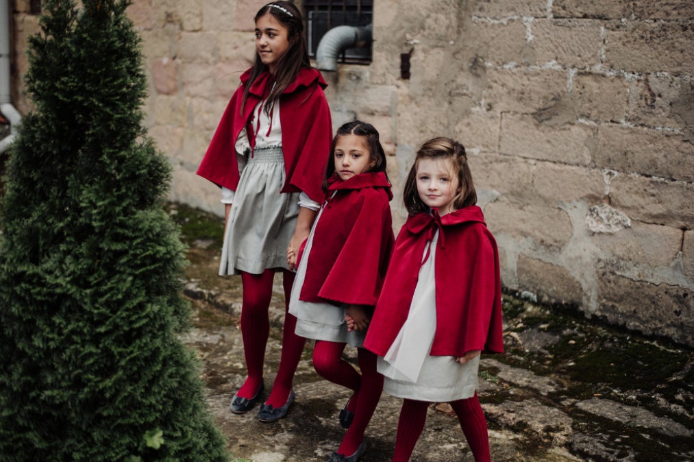 Inés, acostumbrada a ejercer de 'wedding planner' en Marketing For Lemons, se casó con Endika tras 10 años de relación, convirtiéndose en la novia del vestido más especial que hemos visto en los últimos años.