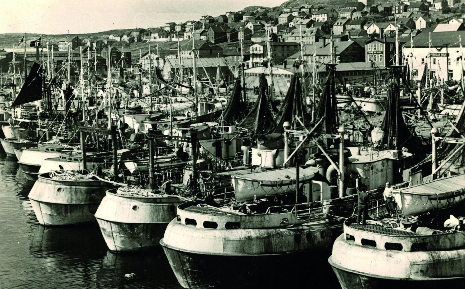 Bacaladeros refugiados en el puerto de Saint Pierre durante el huracán 'Daisy' en 1962.