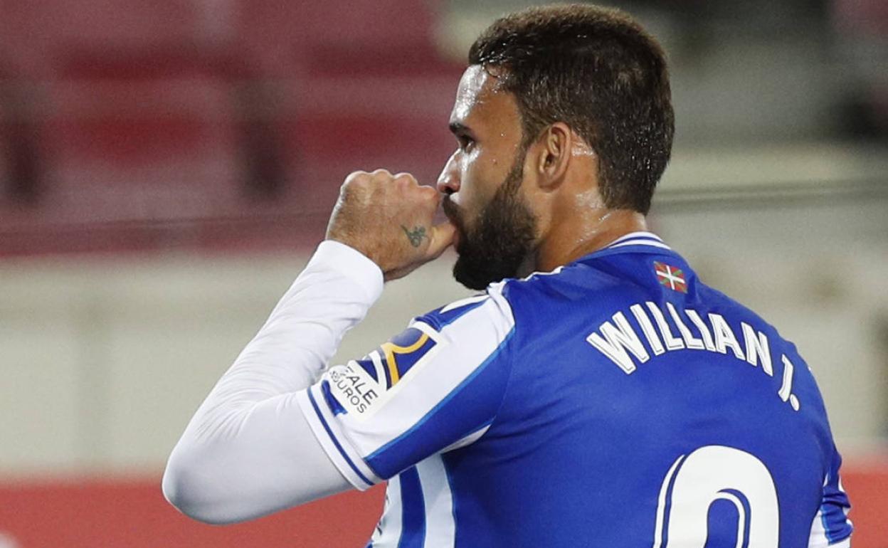 Willian José celebra su gol ante el F.C. Barcelona 