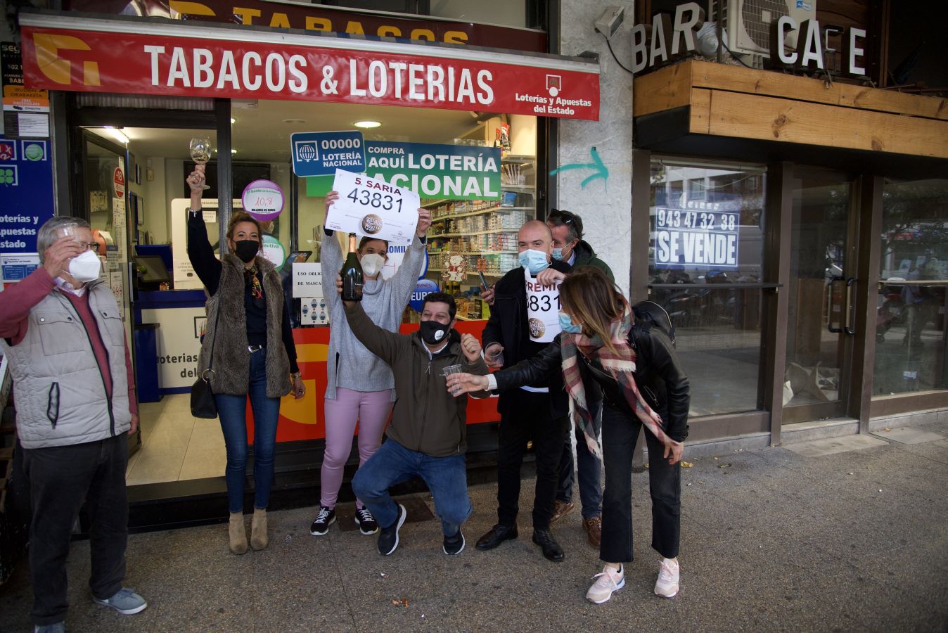 96.000 es lo que se ha llevado Gipuzkoa este año en el sorteo de la Lotería de Navidad. Los premios han caído en San Sebastián, Irun y Azpeitia