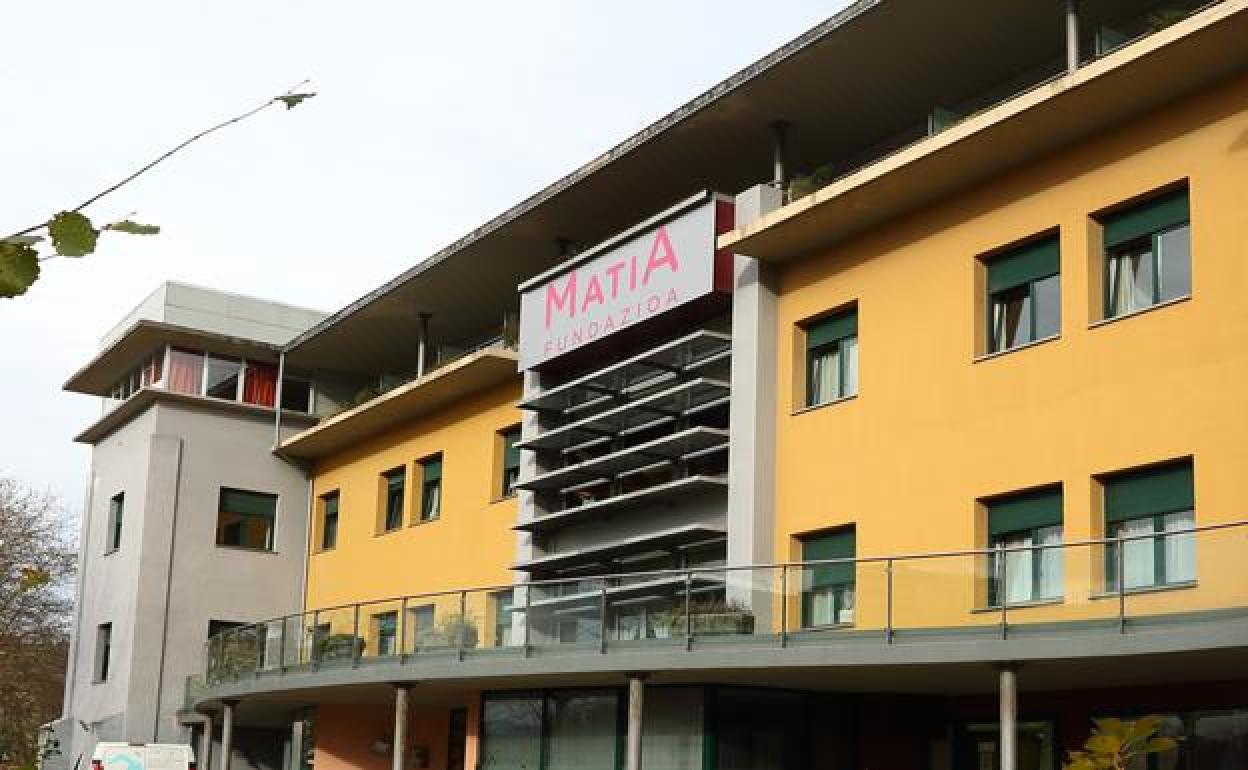 Residencia Julián Rezola, en Donostia, donde se ha registrado uno de los dos nuevos fallecimientos en las últimas 24 horas.