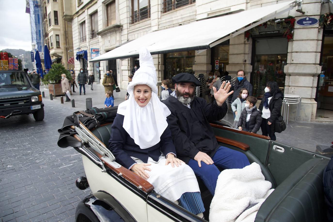 Fotos: Olentzero y Mari Domingi reparten ilusión en Donostia