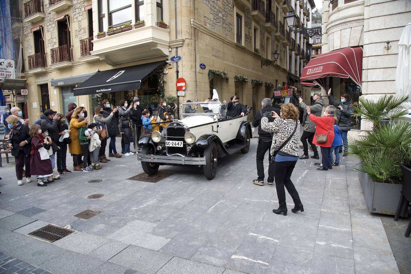 Fotos: Olentzero y Mari Domingi reparten ilusión en Donostia