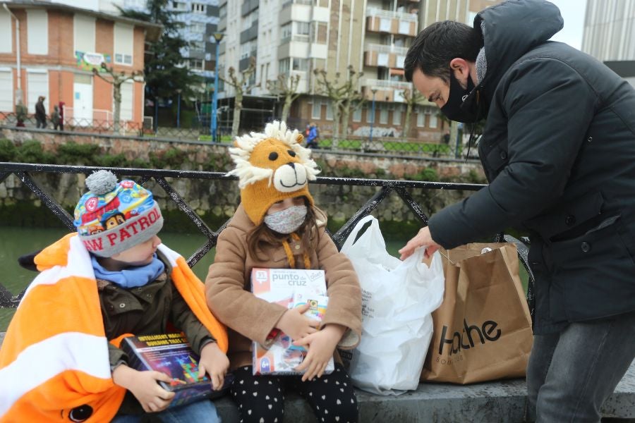 Fotos: Los regalos, en la calle