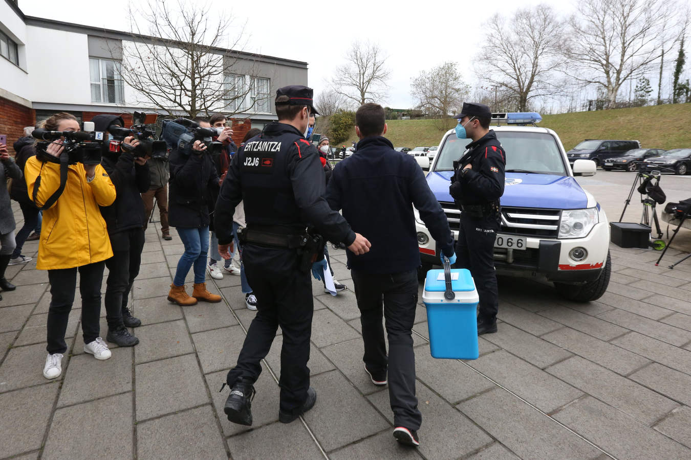 Las 180 dosis de Pfizer-BioNtech destinadas a la residencia Caser Betharram de Hondarribia han comenzado a administrarse a las 12.15 horas de este domingo