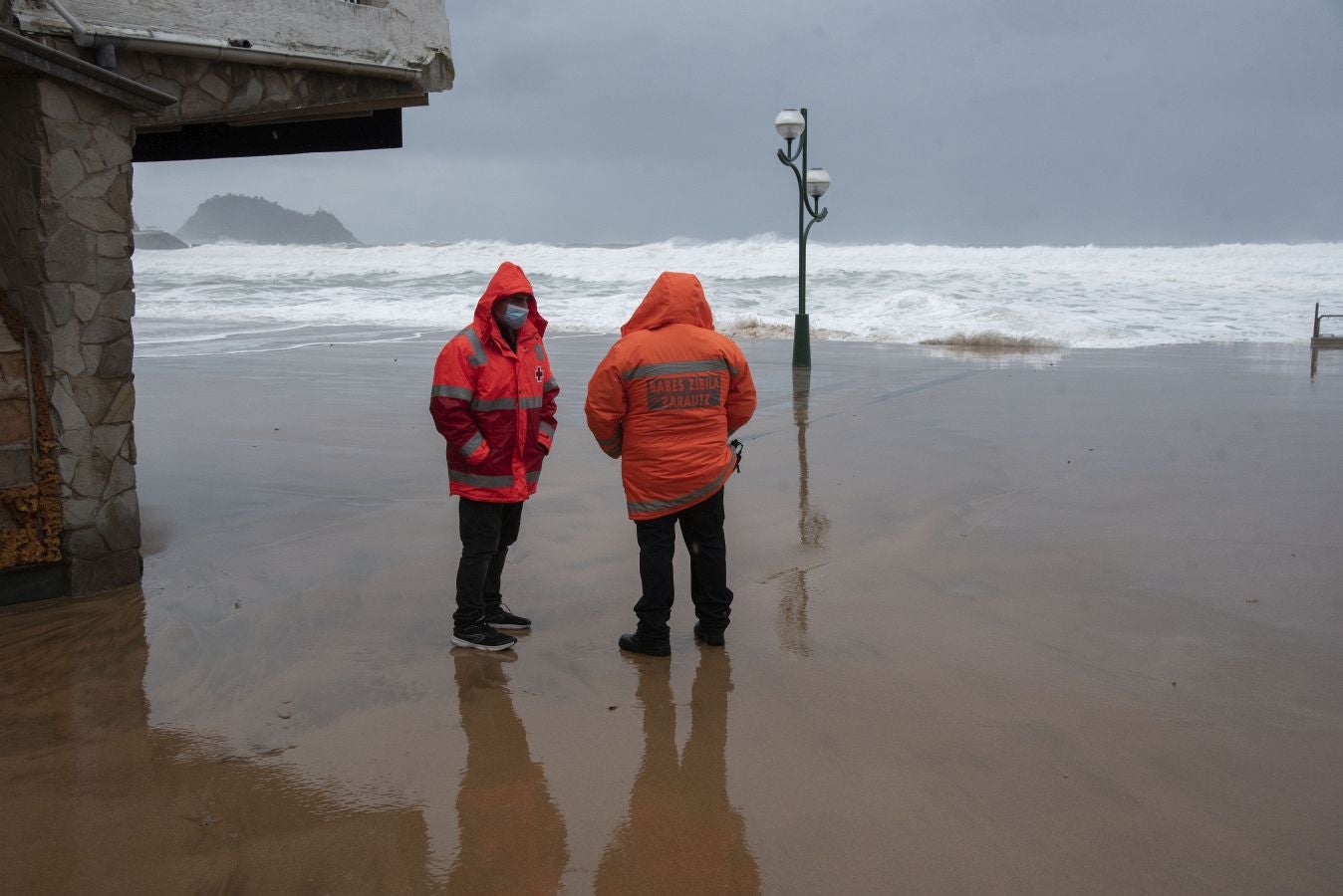 Imágenes del temporal en Zarautz