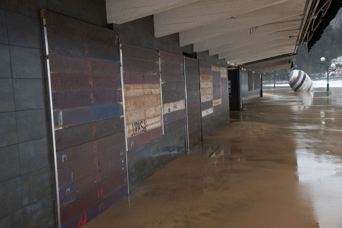 Imágenes del temporal en Zarautz