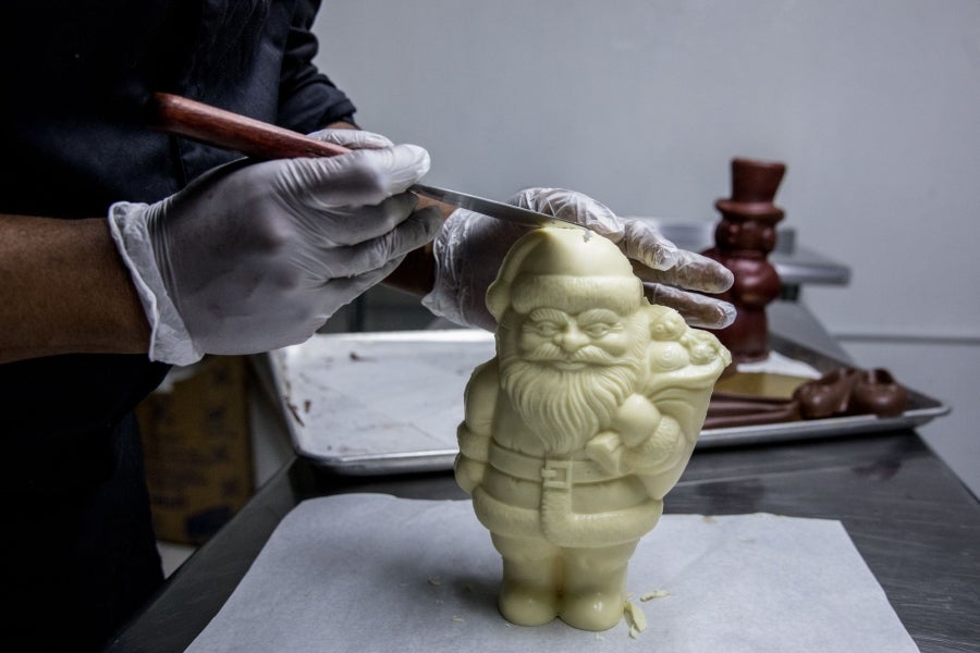 Aunque pequeño frente a los gigantes de América del Sur, Haití está desarrollando lentamente su industria del cacao para garantizar mejores ingresos a miles de agricultores modestos y acabar con el estereotipo del arte gastronómico conocido como el dominio de los países ricos. 