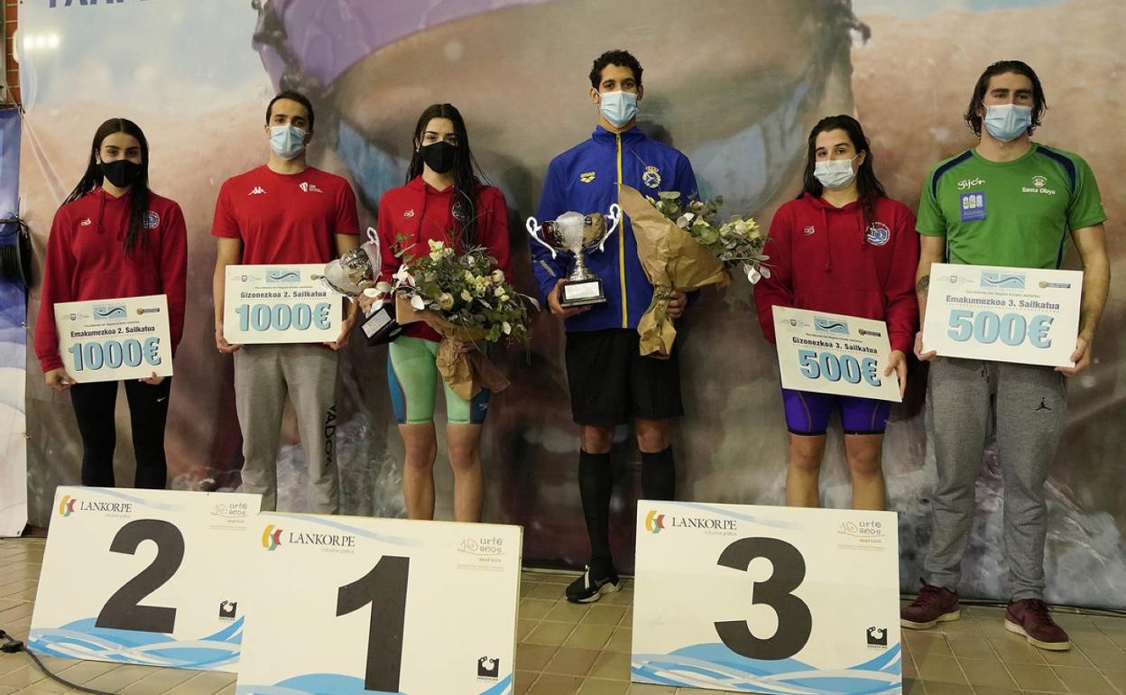 Leire Martín, Juan Segura. Ainhoa Martín, Hugo González, Maider Redín y César Castro. 