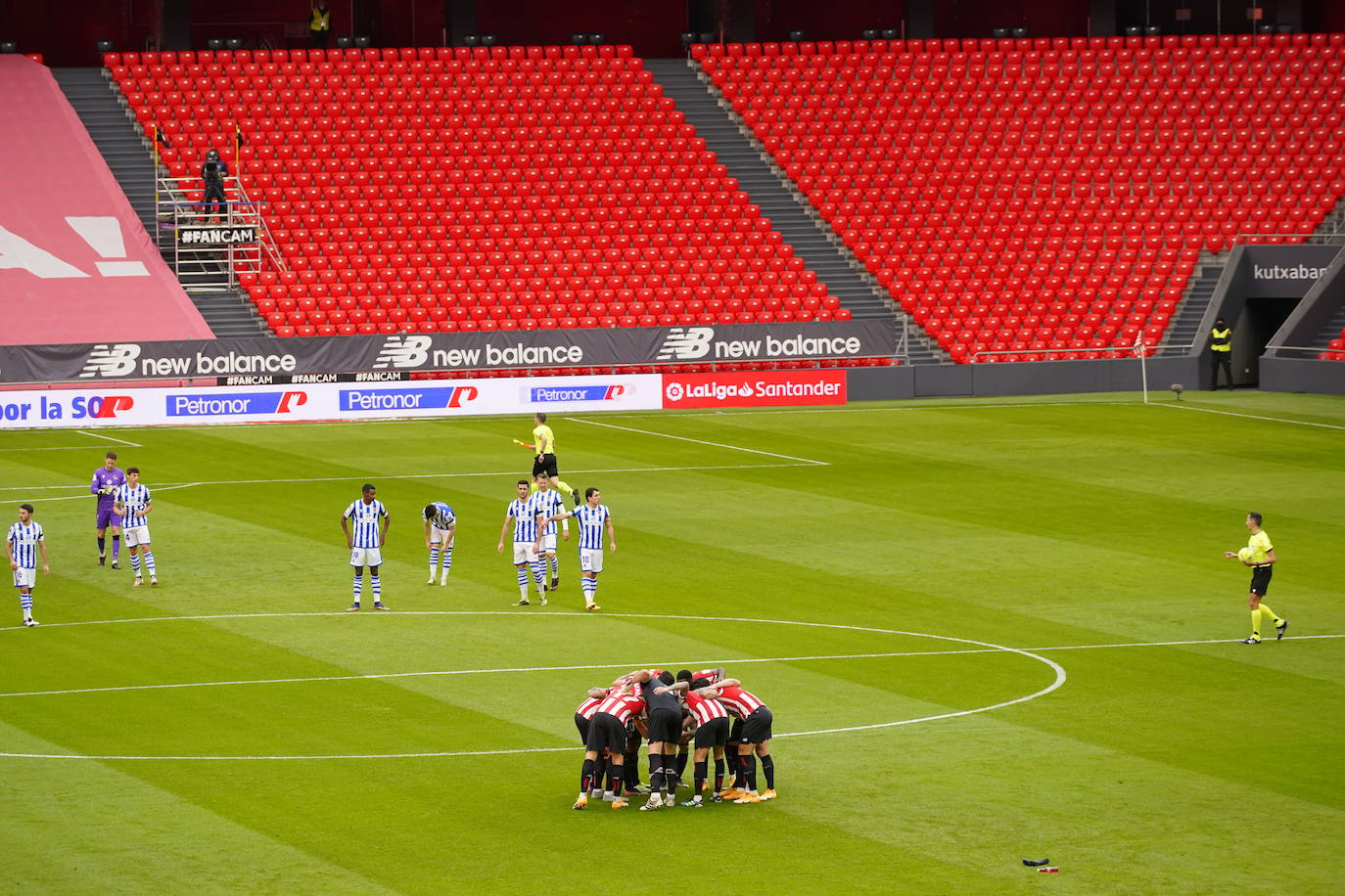 La Real se llevó con justicia el derbi vasco en San Mamés.