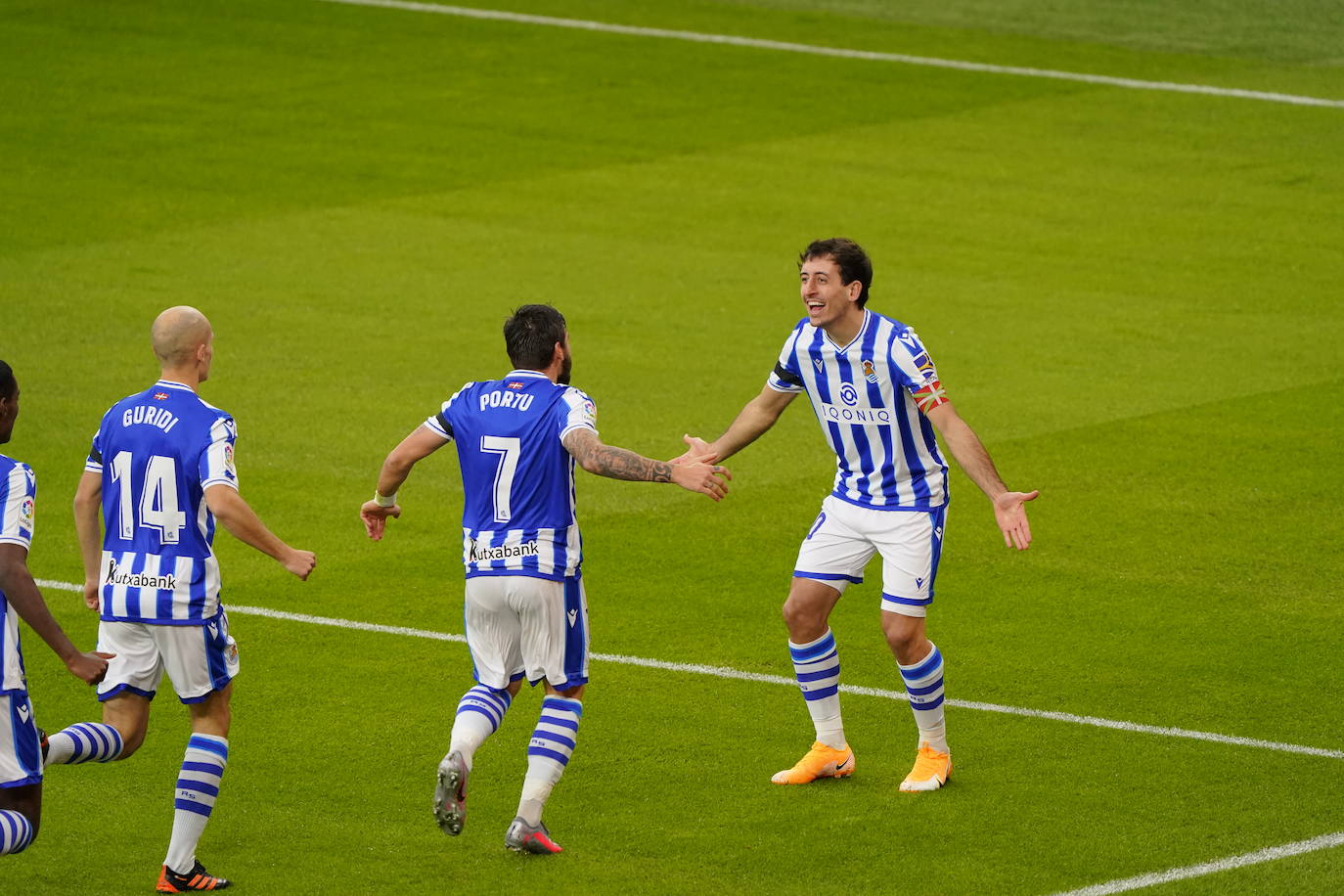 La Real se llevó con justicia el derbi vasco en San Mamés.