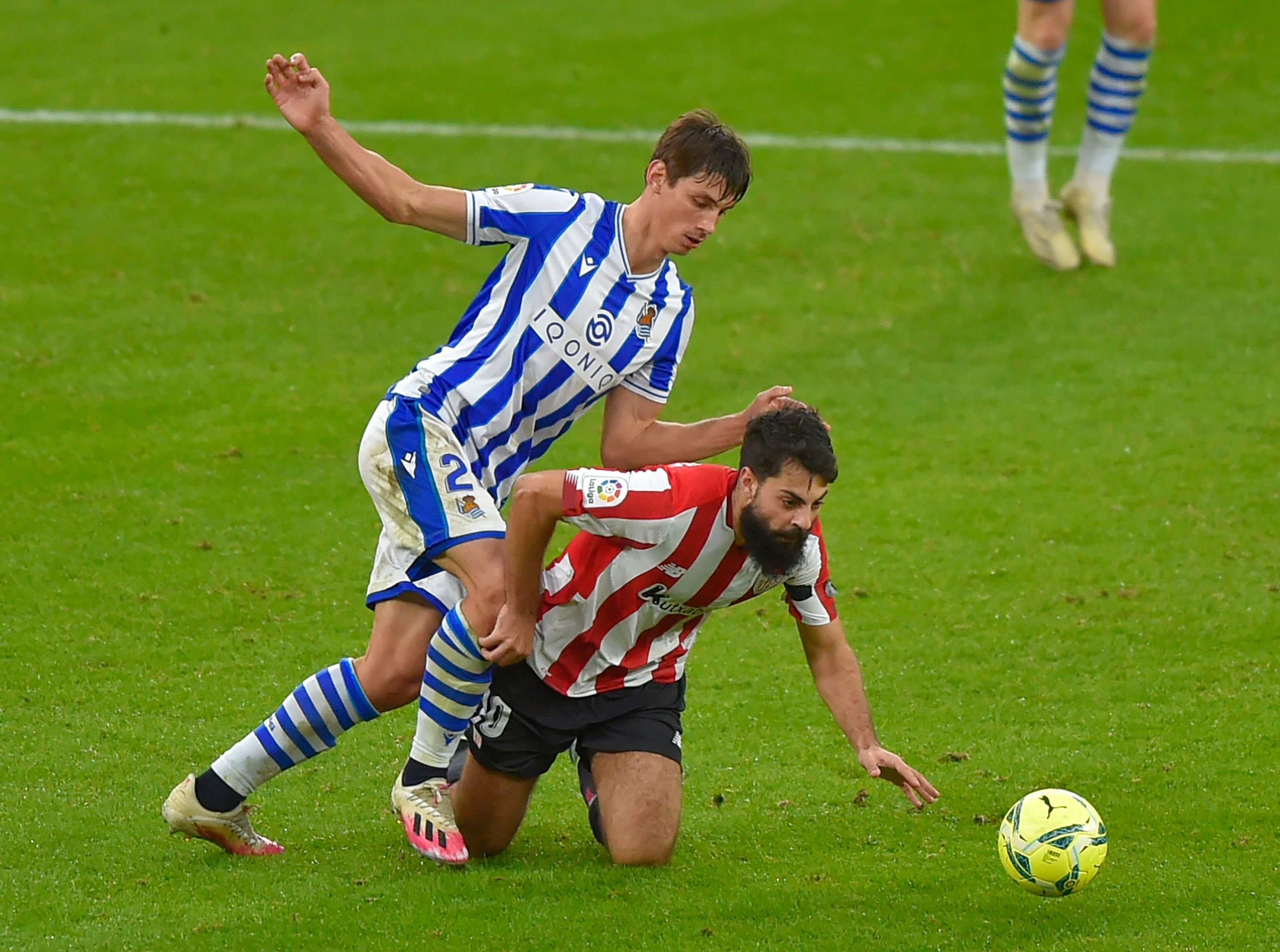 La Real se llevó con justicia el derbi vasco en San Mamés.