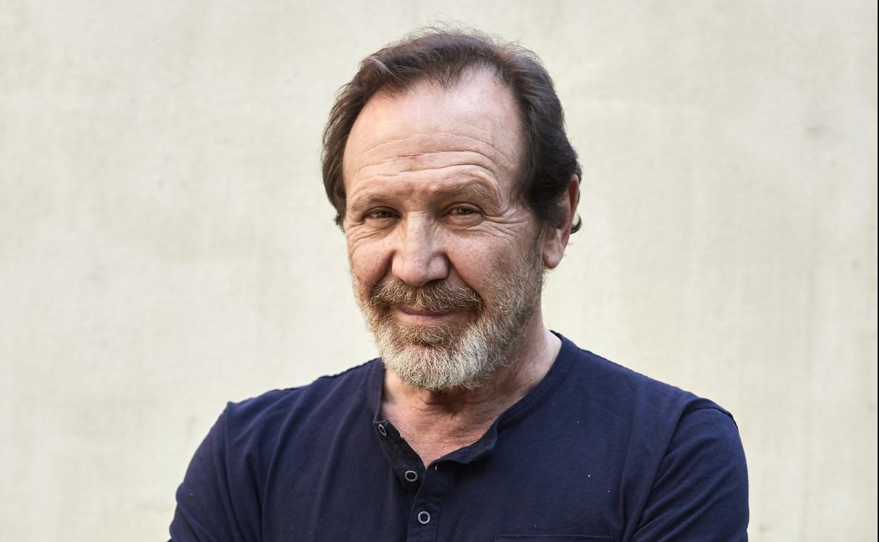 Juan Gea protagoniza en Donostia la obra 'Por los pelos'. 