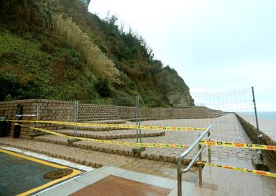 Imagen secundaria 1 - La lluvia origina un deslizamiento en la ladera de Igeldo que obliga a cerrar el paso