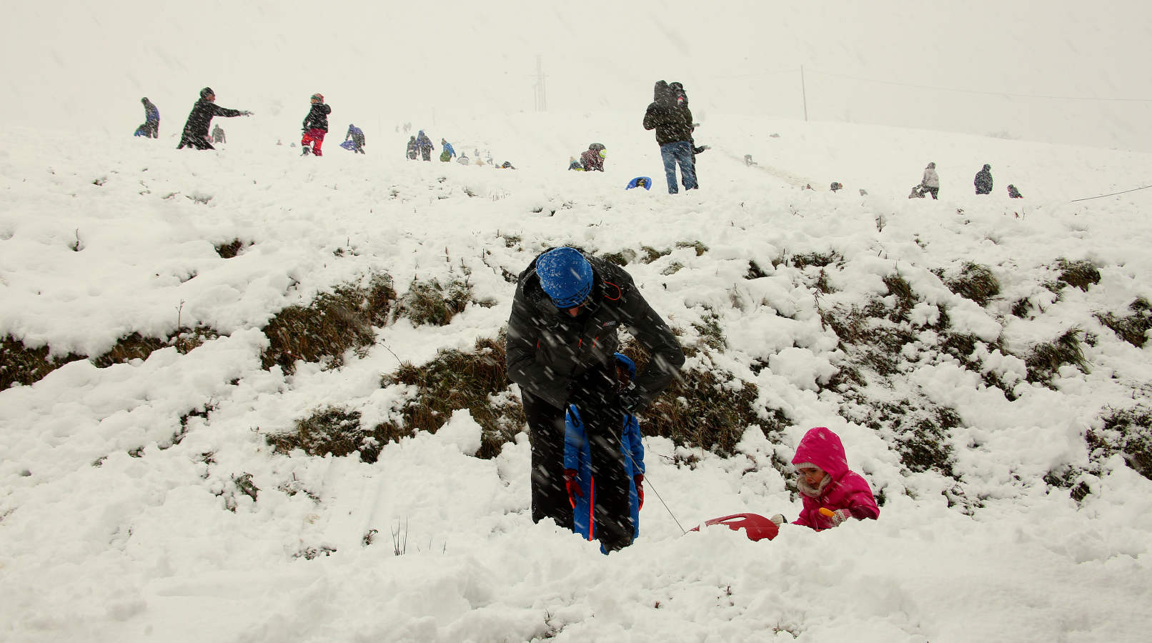 El Departamento vasco de Seguridad mantiene para este martes el aviso amarillo ante la previsión de que la cota de nieve pueda situarse entre los 200 y los 400 metros. Asimismo, se activará aviso amarillo para esta próxima jornada y la del miércoles por riesgo de heladas en el interior.