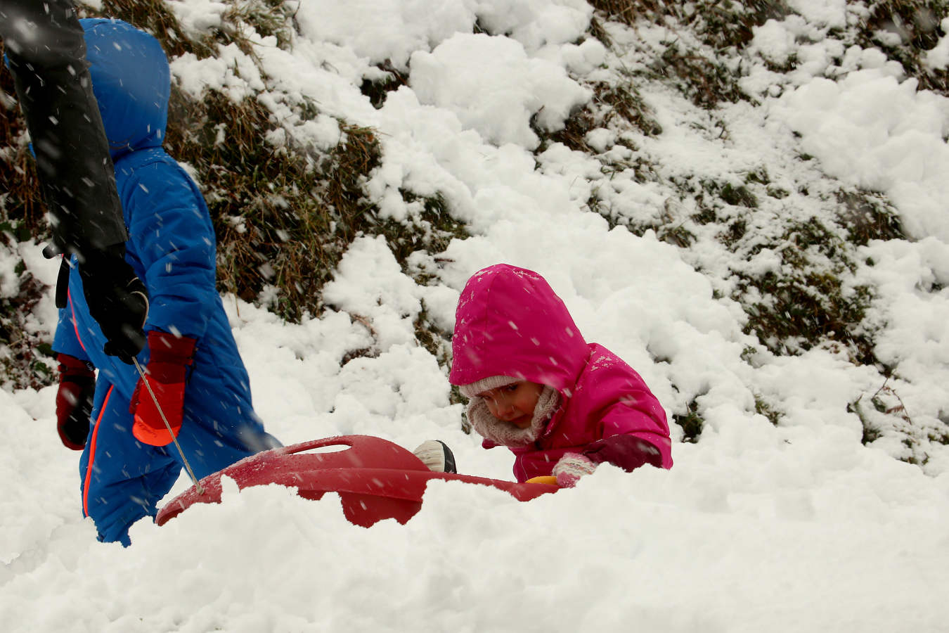 El Departamento vasco de Seguridad mantiene para este martes el aviso amarillo ante la previsión de que la cota de nieve pueda situarse entre los 200 y los 400 metros. Asimismo, se activará aviso amarillo para esta próxima jornada y la del miércoles por riesgo de heladas en el interior.