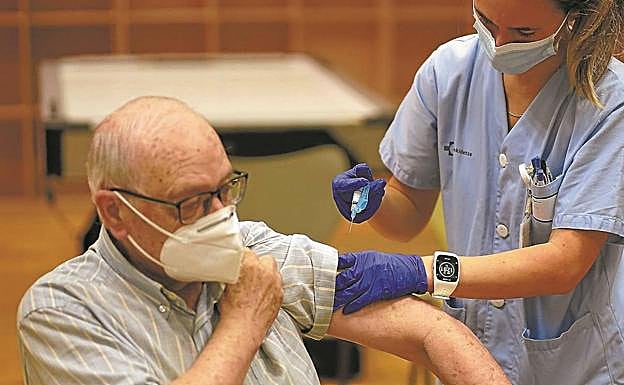 Las residencias vascas alcanzan los 6.000 vacunados contra el coronavirus
