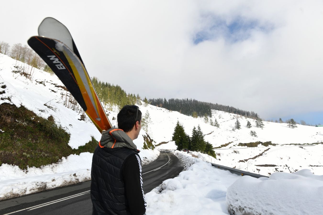 La nieve está adquiriendo importarntes grosores en algunas cumbres guipuzcoanas, como en Arrate.
